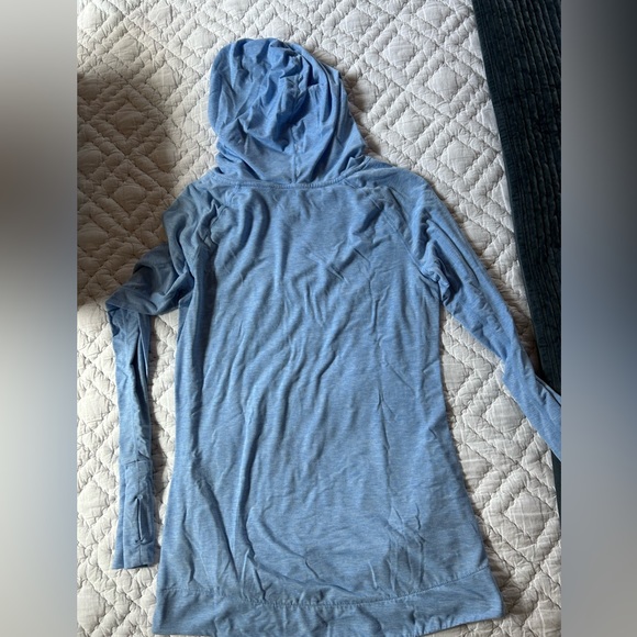 GapFit Hooded long sleeve shirt - Picture 2 of 4